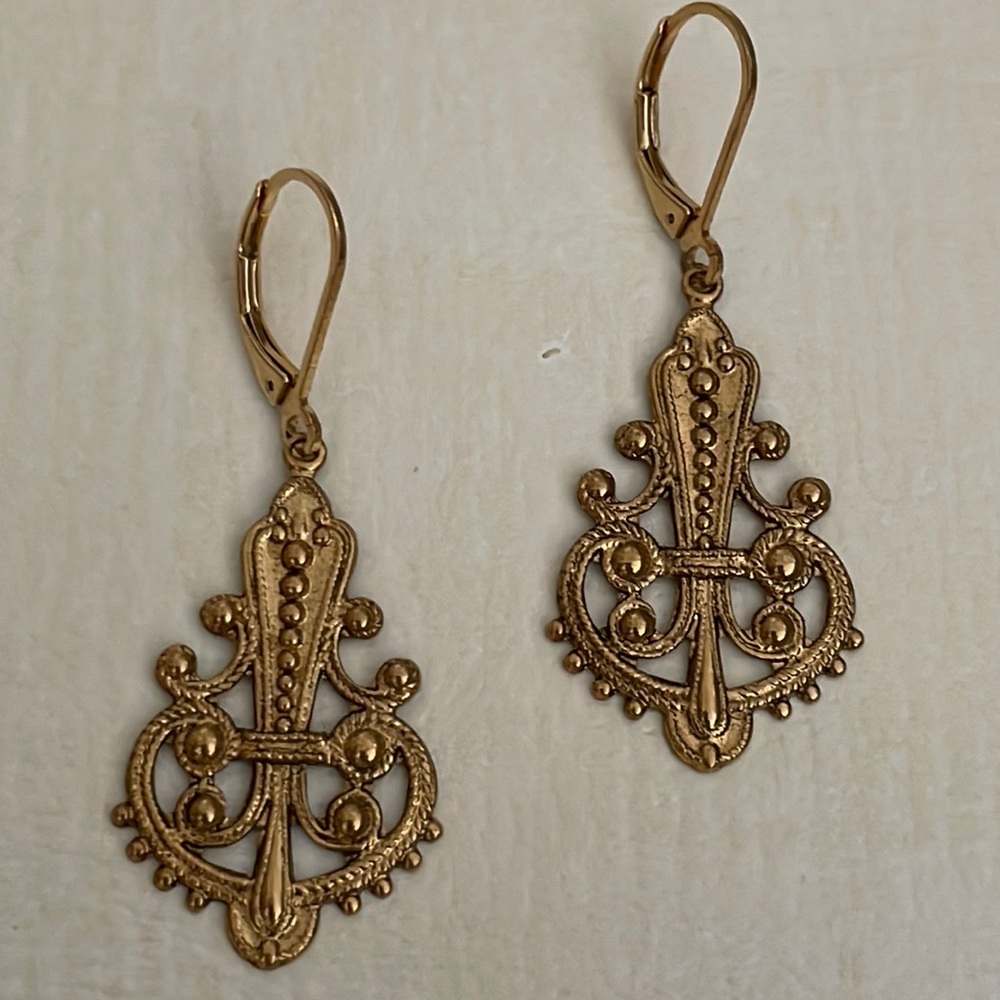 1928 Antiqued Gold Royal Filigree Ornamental Euro Drop Earrings
